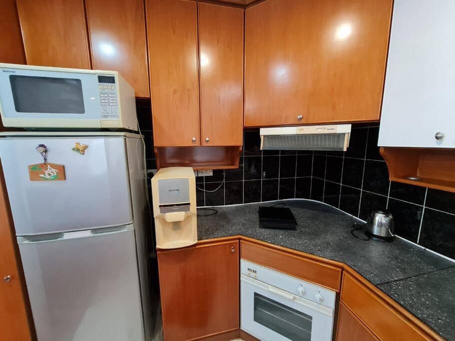 Lovely Waterfront Riverbank Suite With Pool A2 Kuching Exterior foto